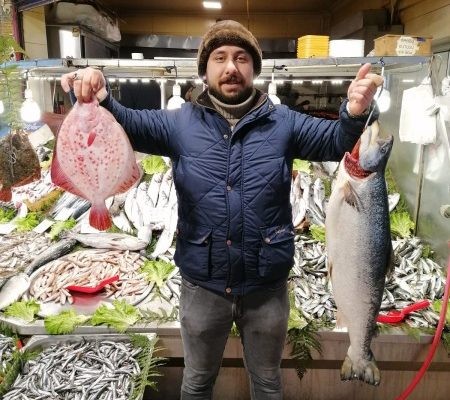 Gölcük’te Balık fiyatları yüksek olsa da ilgi yoğun HAFTADA EN AZ İKİ GÜN BALIK YEMEYİ İHMAL ETMEYİN