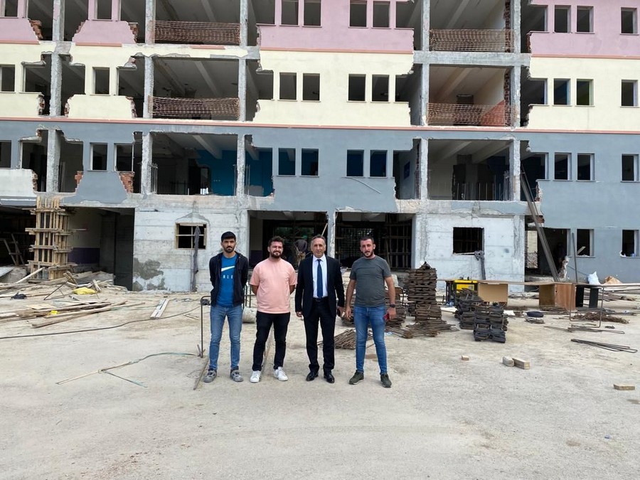 Gölcük İhsaniye Anadolu Lisesi güçlendirme çalışması devam ediyor MÜDÜR MERT YERİNDE İNCELEMELERDE BULUNDU