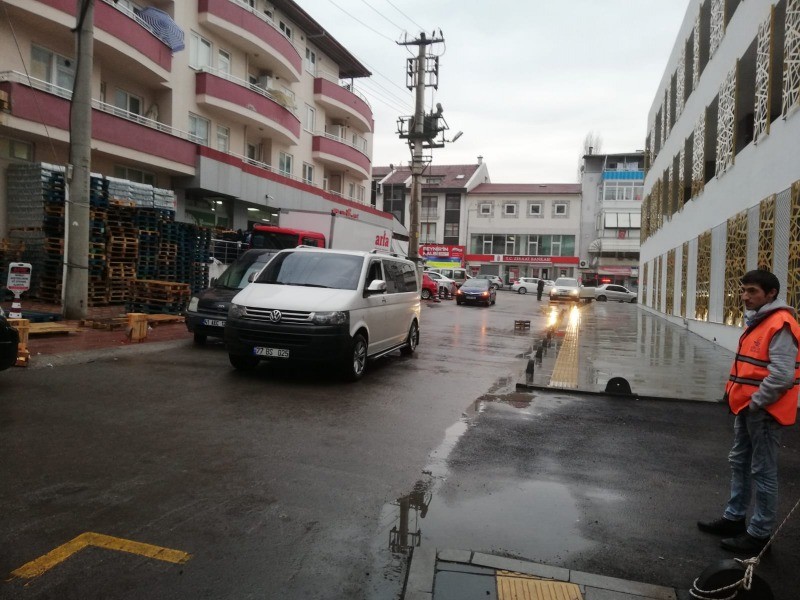 OTOPARK CUMARTESİ GÜNÜ DE HİZMETTE