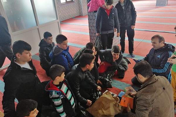 Gölcük’te ‘Haydi Çocuklar Camiye’ kampanyası beğeni topladı
