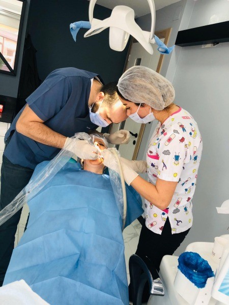 Çene Cerrahisi Uzmanı Doç. Dr Sertaç Aktop,  AKGÜNDÜZ DİŞ POLİKLİNİĞİ’NDE
