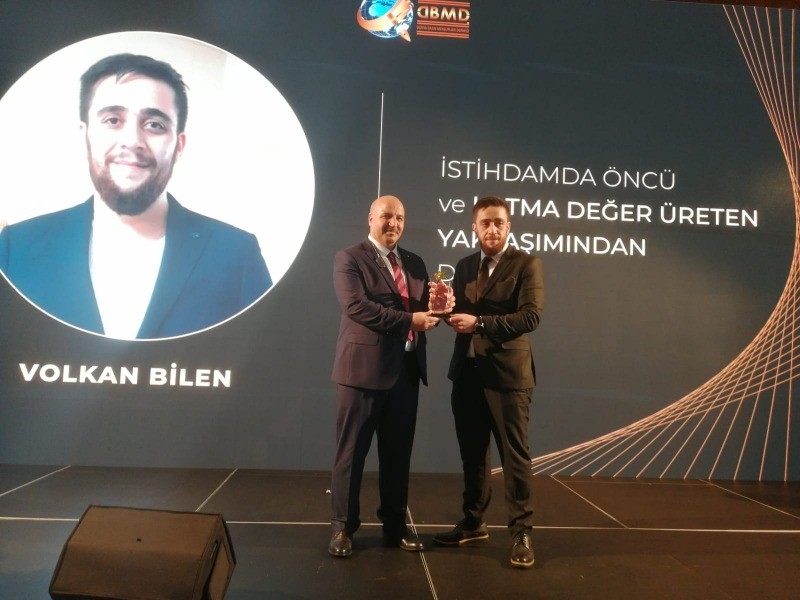 Gölcüklü genç İş adamı Volkan Bilen’e DBMD’DEN YILI EN’LERİ ÖDÜLÜ