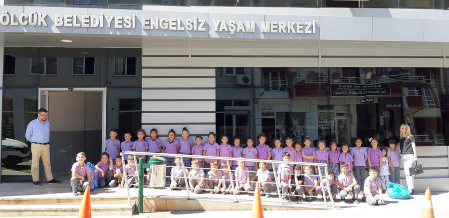Minik öğrencilerden örnek davranış
