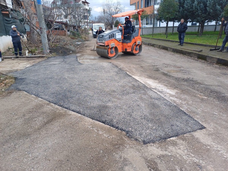 Gölcük’te asfalt yama çalışmaları devam ediyor