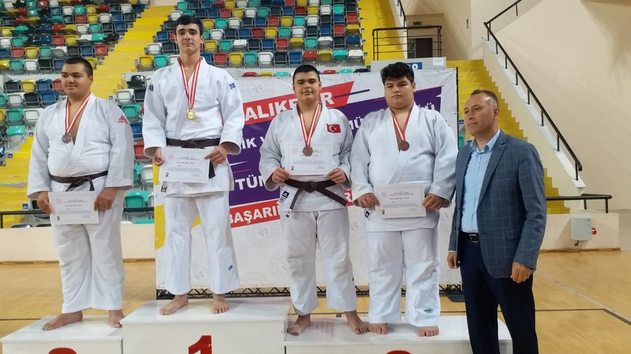 Gölcük Belediyespor Judo Takımı başarılarına bir yenisini daha ekledi  ATİLLA DİNÇ TÜRKİYE 3’ÜNCÜSÜ OLDU