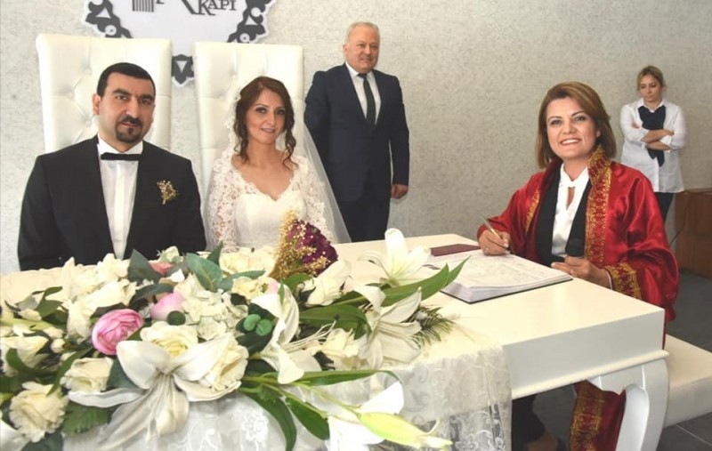 HÜRRİYET’TEN İLK NİKAH