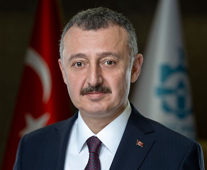 Büyükşehir Belediye Başkanı Tahir Büyükakın, “TİYATRO, İÇ DÜNYAMIZA IŞIK TUTAR”