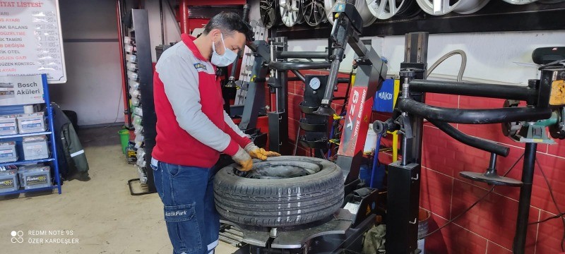Gölcük Özer Kardeşler Rot Balans Servisi işletmecileri Ali Özer KIŞ LASTİĞİ KULLANIN, HAYATINIZ TEHLİKEYE ATMAYIN!