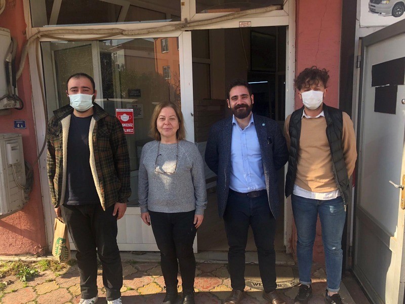 İYİ Gençler gazetemizi ziyaret ettiler ÇALIŞAN GAZETECİLER GÜNÜMÜZÜ KUTLADILAR