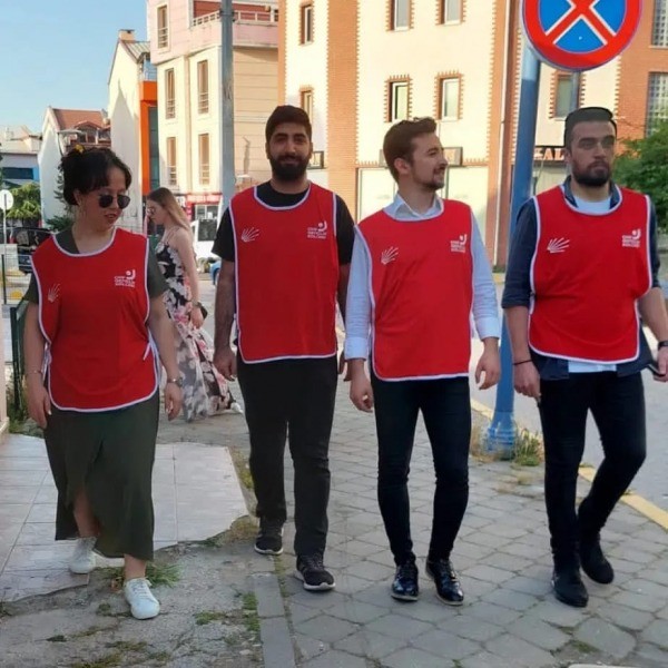 CHP’li Gençler ilk defa oy kullanacak gençleri ziyaret etti ‘ÜLKEMİZİN GELECEĞİ BİZİZ’