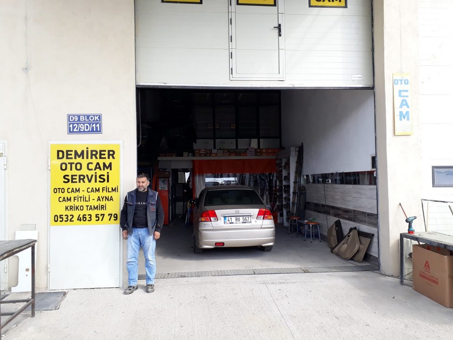 Demirer Oto Cam Servisi İşletmecisi Dursun Demirer HIZLI HİZMET, EKONOMİK FİYAT