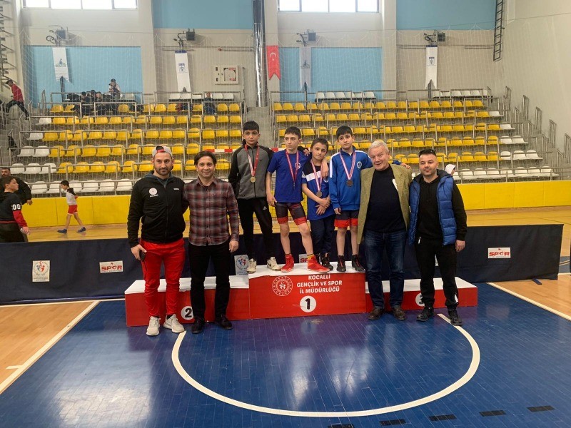 Kağıtspor’un Gölcüklü Güreşçileri turnuvaya BAŞARILARIYLA DAMGA VURDU