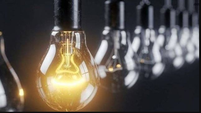 Elektrik kesintisinden vatandaşlar bıktı usandı TOPÇULAR İSYANDA