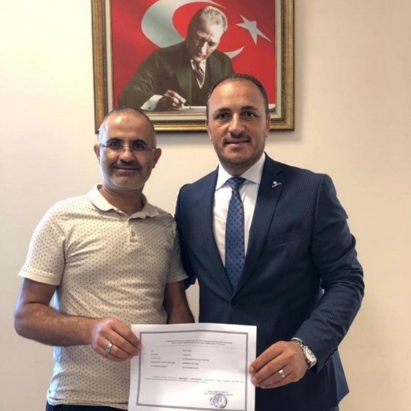 CHP İlçe Başkanı seçilen Mehmet Uzuner MAZBATASINI ALDI