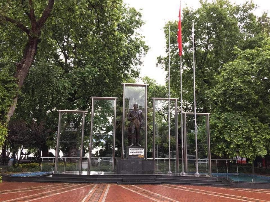 Yenilenen Atatürk heykeli Değirmendere’ye yakıştı