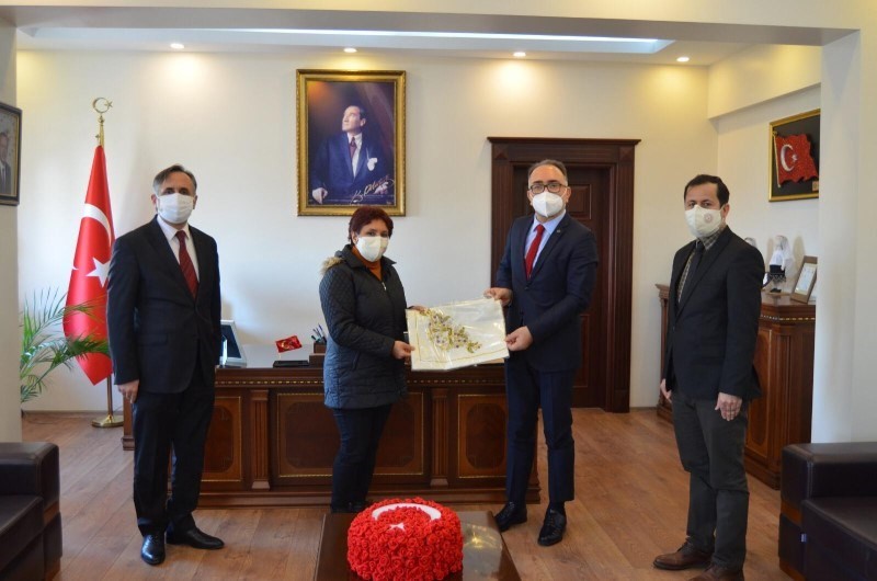 AKV’den Kaymakam Karabulut’a ziyaret BAŞARILARINI KAYMAKAM KARABULUT’LA PAYLAŞTILAR