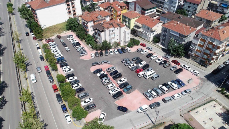 Büyükşehir Belediyesi Gölcük dahil 4 ilçeye açık otopark yaptı ARAÇ PARK SORUNUNA FAYDA SAĞLANDI