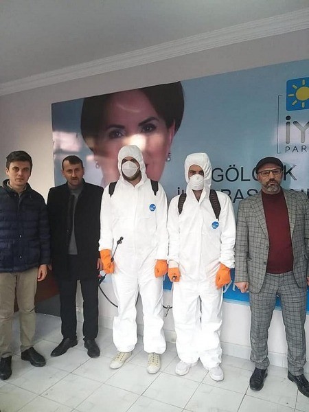 Gölcük Belediyesi Siyasi Partilerin binalarını da DEZENFEKTE EDİYOR