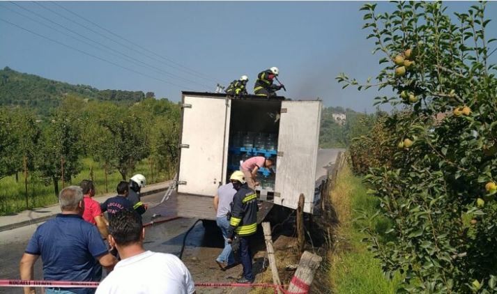 İhsaniye’de kamyonun kasa bölümünde yangın çıktı