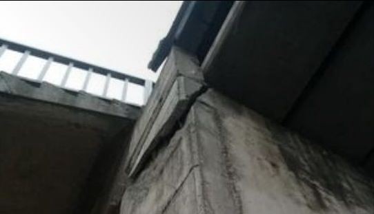 Belediye Meclis Üyesi Gölcük’teki köprüyü paylaştı   ÖNLEM ALIN