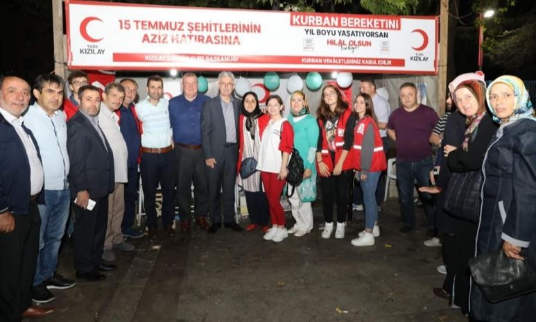 Kızılay Gölcük’te 2 bin kişiye helva dağıttı