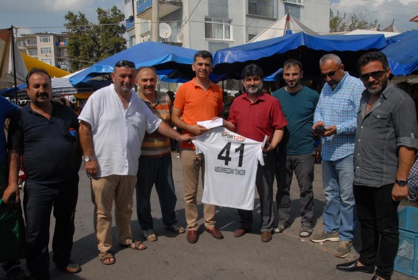 Pazarcılar Gölcükspor’a destek verdi