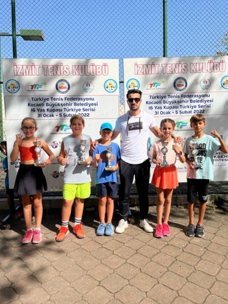 İzmit Tenis Kulübü sporcuları başarılı sonuçlara imza attı