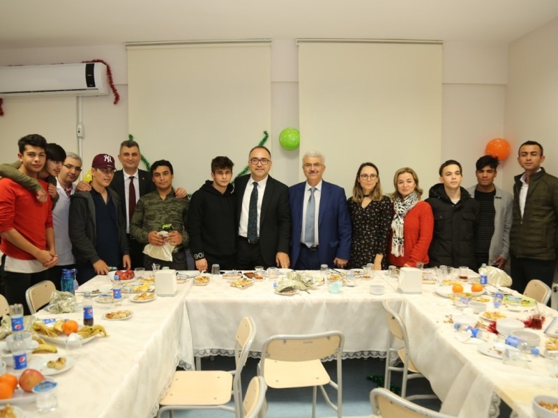 Kaymakam Karabulut ve Başkan Sezer, Çocuk Evleri’ni ziyaret etti   GELECEĞİMİZİN UMUDUSUNUZ