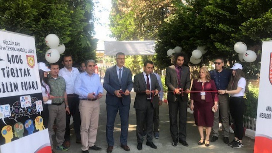 AKV Mesleki ve Teknik Lisesi’nde Bilim Fuarı açılışı yoğun ilgi gördü  ÖĞRECİLER TAKDİR TOPLADI