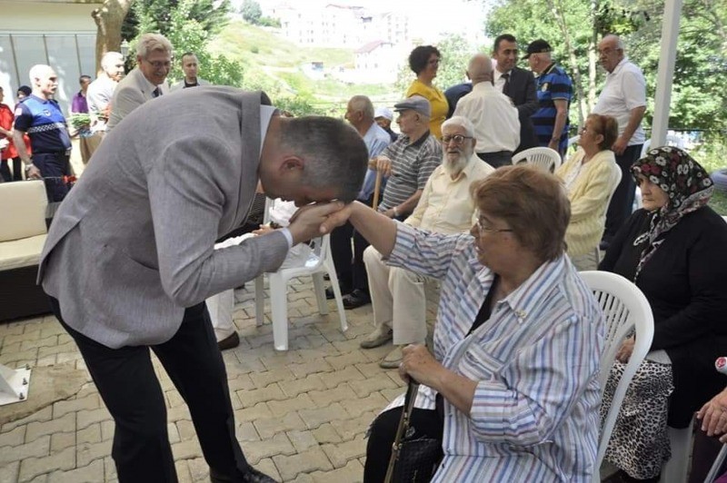 Kırgınlıkları unutalım ve kucaklaşalım BAYRAM OLSUN
