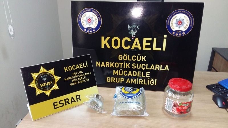 Gölcük’te uyuşturucu satıcılarına baskın İKİ ŞAHIS TUTUKLANDI