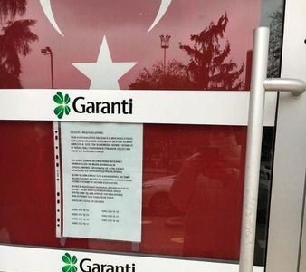 Garanti Bankası Gölcük Şubesi coronavirüs önlemi için karantinaya alındı