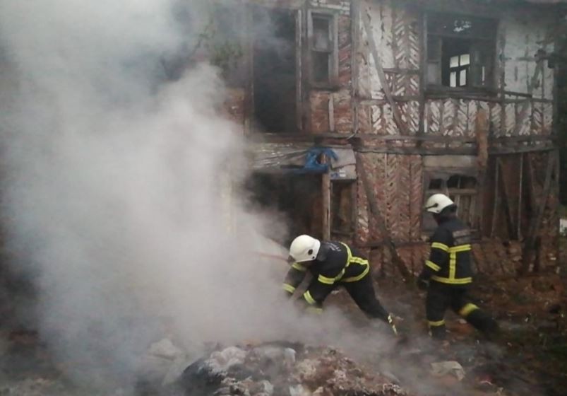 Halıdere’de 2 katlı ev yandı KUR’AN-I KERİM ZARAR GÖRMEDİ