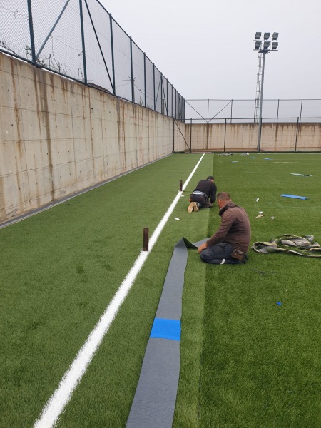 Yukarı Hereke Futbol Sahası’nda zemin çalışması tamamlanıyor